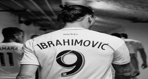 تمثال إبراهيموفيتش يتعرض للتشويه في السويد